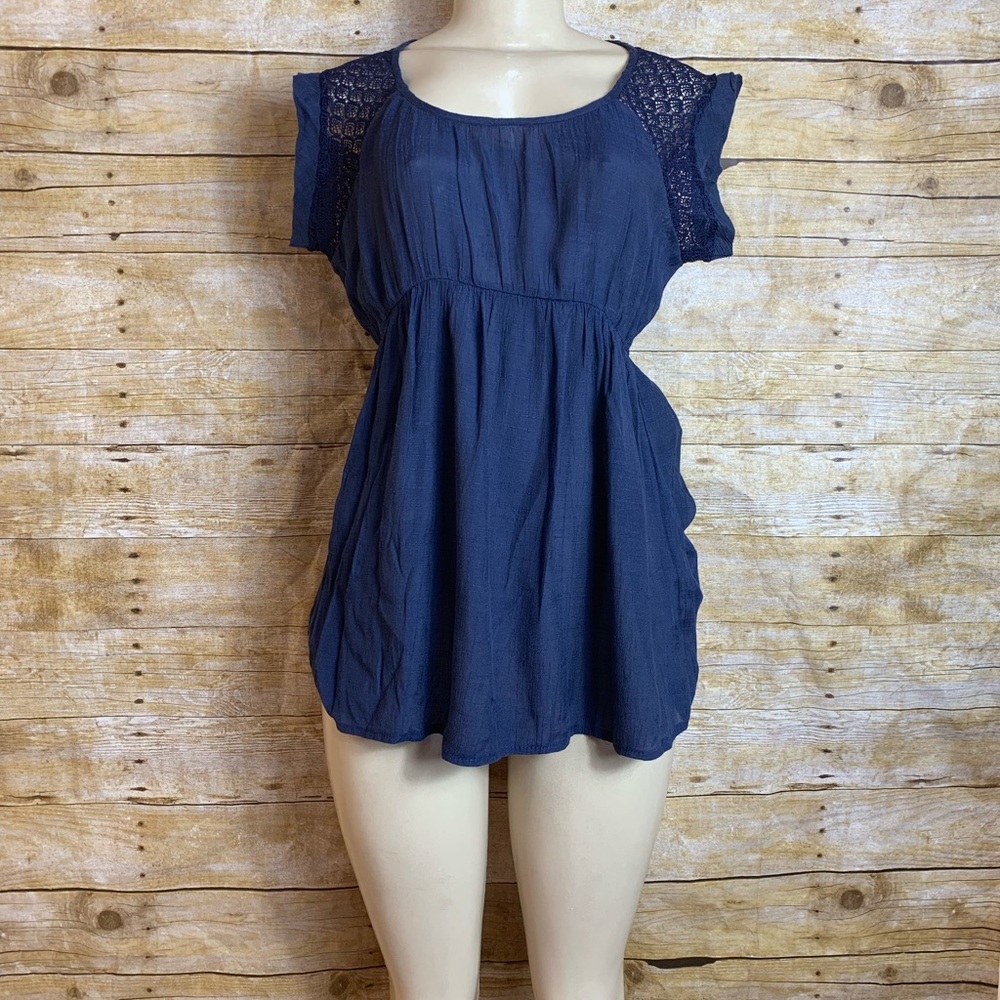 Eyelash top short sleeves SZ S. Blue for summer..